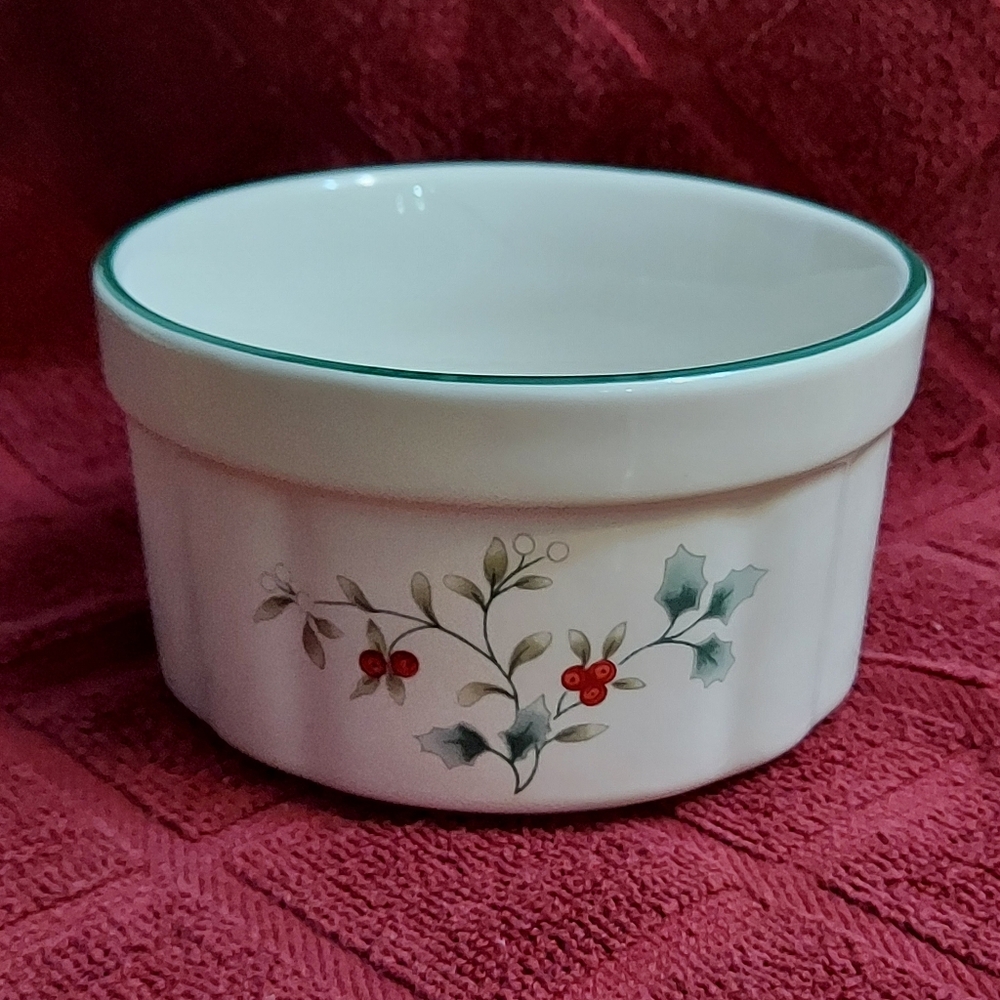 Pfaltzgraff Winterberry Dip Bowl 4 1/2" x 2 1/2" Green Rim Holiday Party Dishes